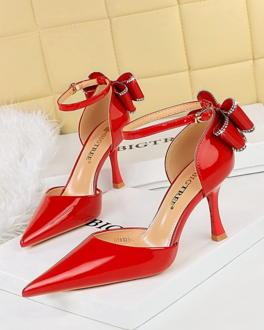 Summer hollow high -heeled high -heeled pointed patent leather with a band of bowing sandals women's high heels