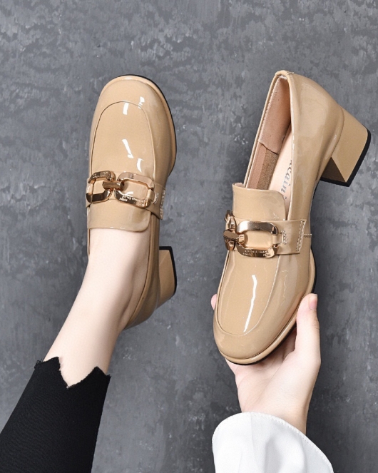 In the autumn, a stylish foreign -style small single shoes round head thick heel cow leather shoes buckle women's shoes