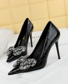 Retro Wind Banquet High Heel High Heel Pacific Skill Diamond Diamond Bow Single Single Shoes Female Woman