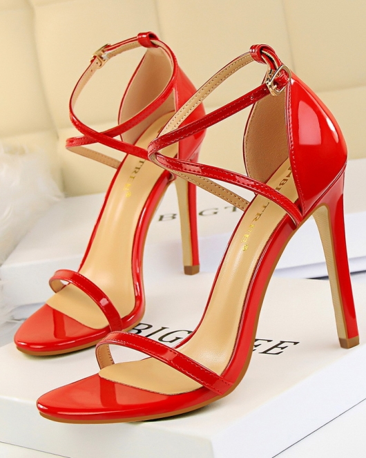 Wind Fashion Banquet Women's Shoes Ultra -heels Fine Land Pacific Cross -Betlated Sexy Night Shooting Sandals