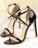 Wind Fashion Banquet Women's Shoes Ultra -heels Fine Land Pacific Cross -Betlated Sexy Night Shooting Sandals