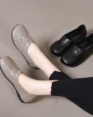 Round head flat shoes Female autumn soft bottom soft face comfortable grandma shoes lazy shoes lazy shoes leather big shoes