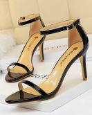 Wind and fashionable ultra -high heels of patent leather open -toe characters with sandals summer sexy nightclub women's high heels