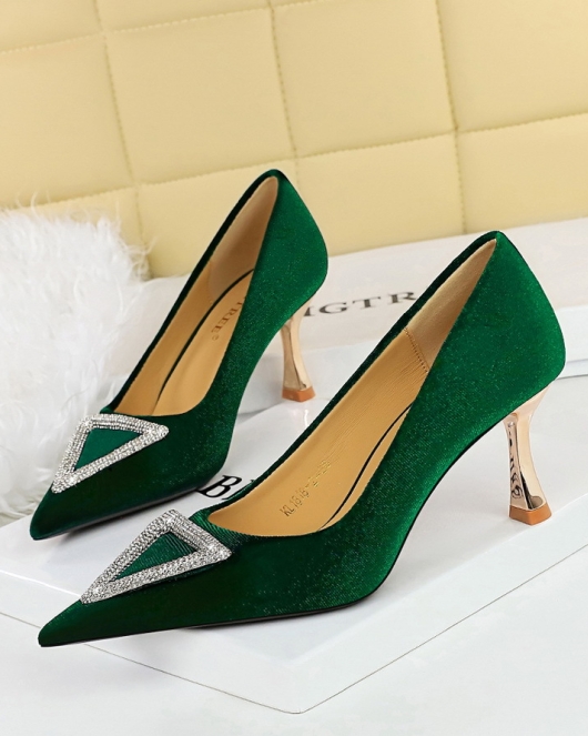 Wind banquet High -heeled shoes thickened fluffy, shallow mouth, pointed triangular metal rhinestone buckle single shoes