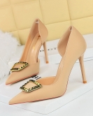 Wind nightclub high -heeled shoes women's shoe fine heel pointed pointed pointed side hollow metal rivet buckle single shoe women