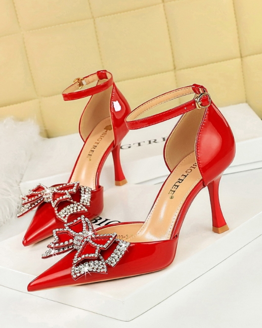 Banquet Women's Shoes high heels, shallow mouth, pointed patent leather in the empty rhinestone bowl, a word sandals with a sandals