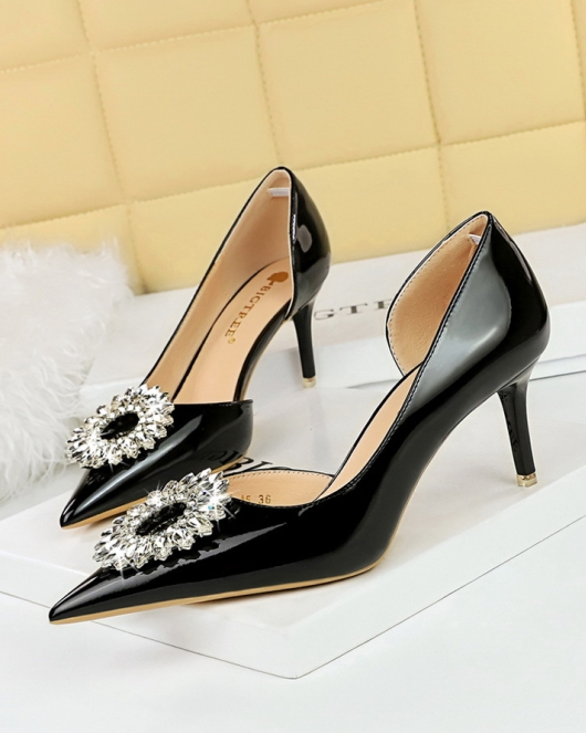 Wind banquet Women's shoes high heels, fine heel pointed patent leather side hollow rhinestone buckle single shoes women