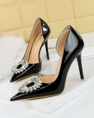 Wind banquet Women's shoes high heels, fine heel pointed patent leather side hollow rhinestone buckle single shoes women