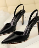 Wind sexy nightclub is thin, high -heeled fluffy, shallow mouth hollow cutouts, stumbling stumbling rivet pointed female sandals