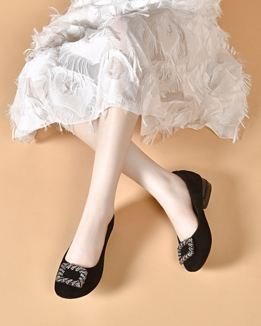 Round -headed shoe, a woman with a rhinestone, light mouth, low heel, single shoes, black one -footed female shoes flat soles shoes