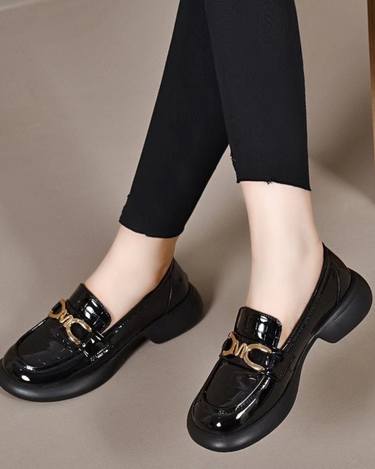 Round -headed small leather shoes female autumn British style beef patent leather low heel metal buckle flat women's shoes