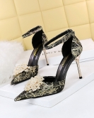 Wind banquet High -heeled high -heeled hollow words with pointed rhinestone pearl pearl flower sandals sandals high heels