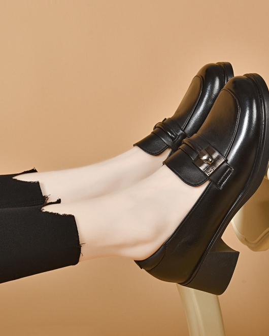 Shoes Female round head, one foot pedal black leather shoes, thick heel sheep leather four seasons single shoes entity