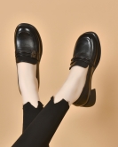 Shoes Female round head, one foot pedal black leather shoes, thick heel sheep leather four seasons single shoes entity