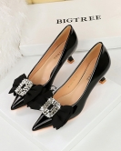 Wind and luxurious fashion banquet Women's shoes, fine heels, shallow mouth pointed rhinestone bowls single shoes