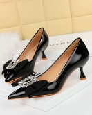 Wind and luxurious fashion banquet Women's shoes, fine heels, shallow mouth pointed rhinestone bowls single shoes