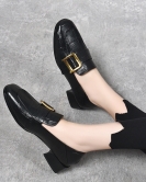 Women's shoes Early spring small leather shoes pressed the head layer of cowhide square buckle round head shoes, one shoes, two single shoes