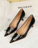 Fashionable and light luxury banquet Women's shoes fine heels in the heel pointed pointed metal rhinestone buckle single shoes