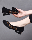 Round -headed light -mouth single shoe women's spring and summer national wind embroidery flower flat shoes sheepskin retro women's shoes