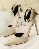 Show high -heeled shoe Satis satin Hollow mouth pointed pointed pointed pointed pointed pointed pointed word with hollow bowls female sandals