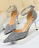 Wind and high heel shallow mouth sharp -headed hollow sequin sexy nightclub is thin and words with female sandals