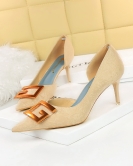 Wind and fashionable feet are thin, fine heel high -heeled, high -heeled side hollow metal buckle decorative women's single shoes